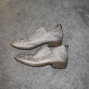 Grey boots